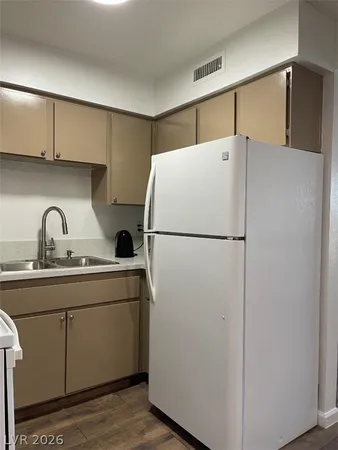 $995 | 615 South Royal Crest Circle, Unit 22, Las Vegas, NV 89169