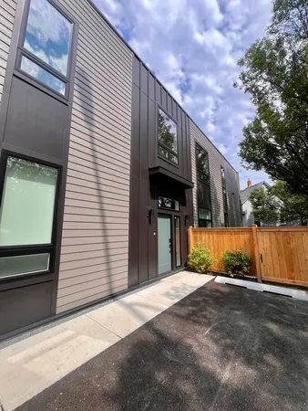 $3,795 | 3947 West Dakin Street, Unit 1, Chicago, IL 60618