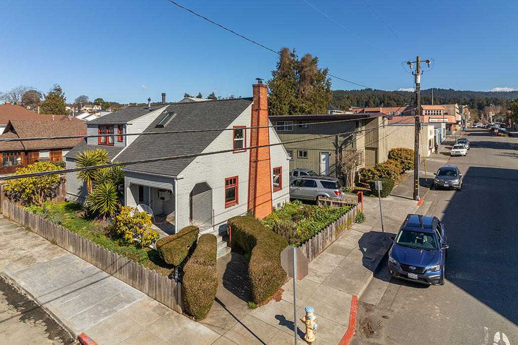988 9th Street Arcata, CA 95521 - Photo 6 of 27 06