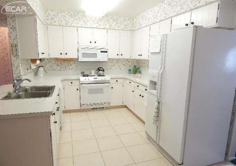 3167 Red Barn Road Flint, MI 48507 - Photo 2 of 28 20434555-1.JPG