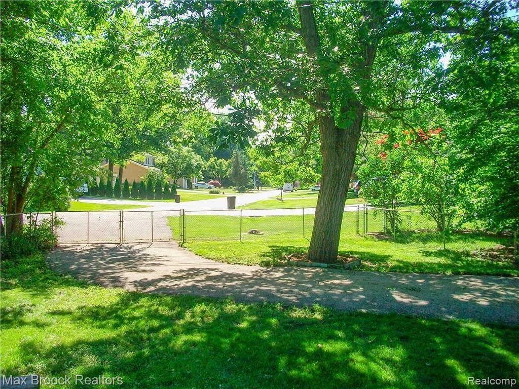 1730 Inverness Street Keego Harbor, MI 48320 - Photo 15 of 19