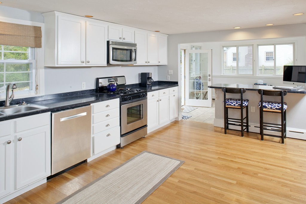 47 Smith Road Hingham, MA 02043 - Photo 3 of 19 Gallery Image 3