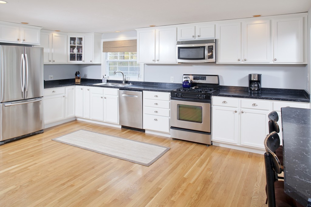 47 Smith Road Hingham, MA 02043 - Photo 4 of 19 Gallery Image 4