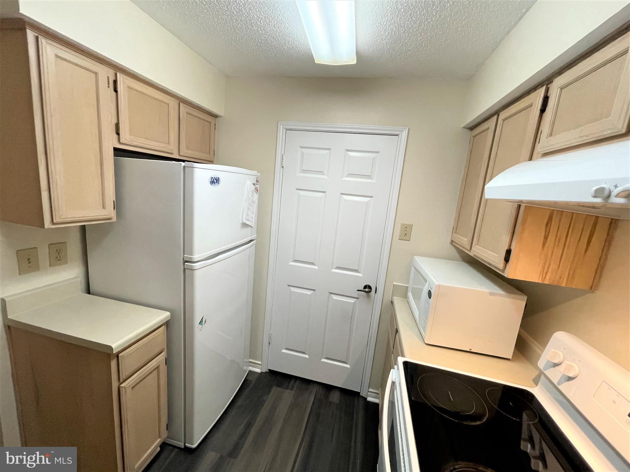 1505 Lincoln Way, Unit 101 McLean, VA 22102 - Photo 16 of 43 Kitchen