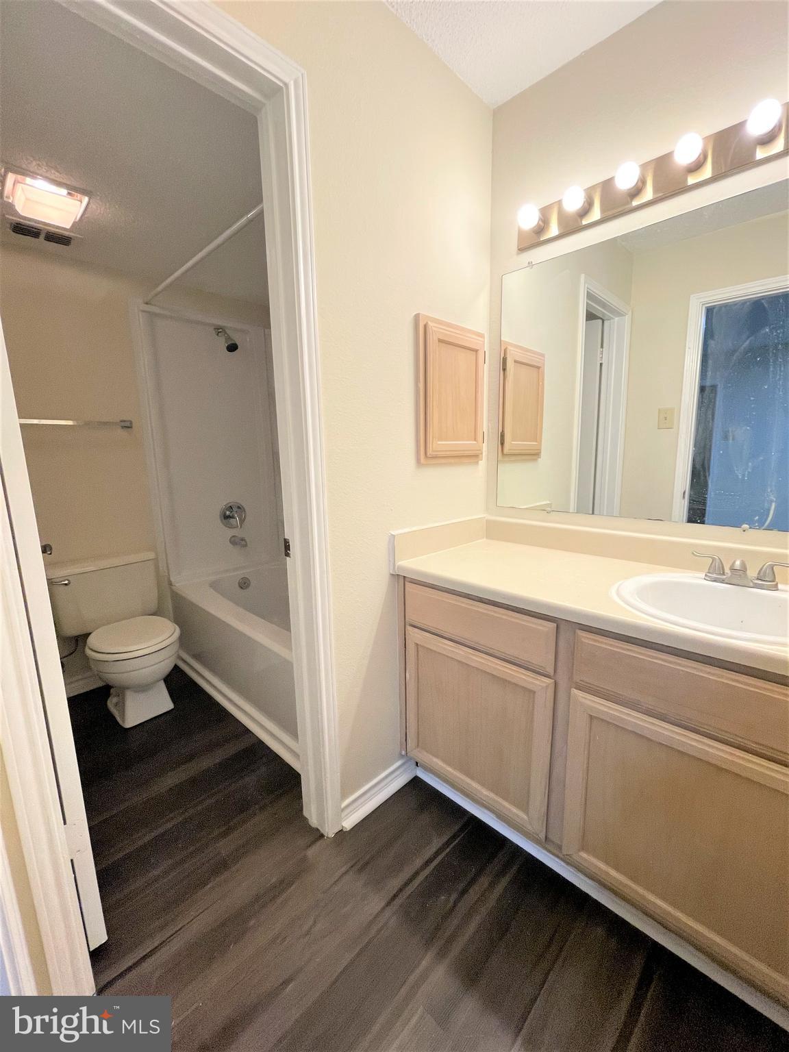 1505 Lincoln Way, Unit 101 McLean, VA 22102 - Photo 21 of 43 Master bath