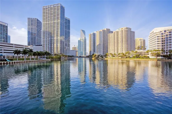 $4,010 | 1111 Brickell Bay Drive, Unit 211, Miami, FL 33131