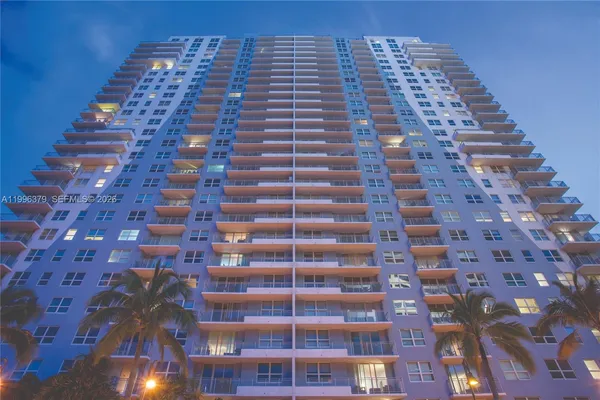 $4,010 | 1111 Brickell Bay Drive, Unit 211, Miami, FL 33131