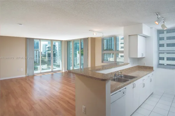 $4,010 | 1111 Brickell Bay Drive, Unit 211, Miami, FL 33131