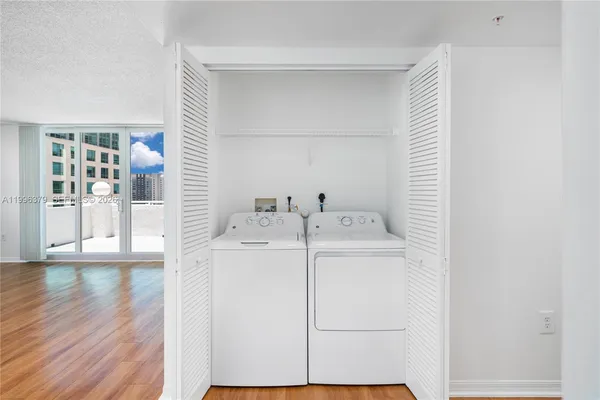 $4,010 | 1111 Brickell Bay Drive, Unit 211, Miami, FL 33131