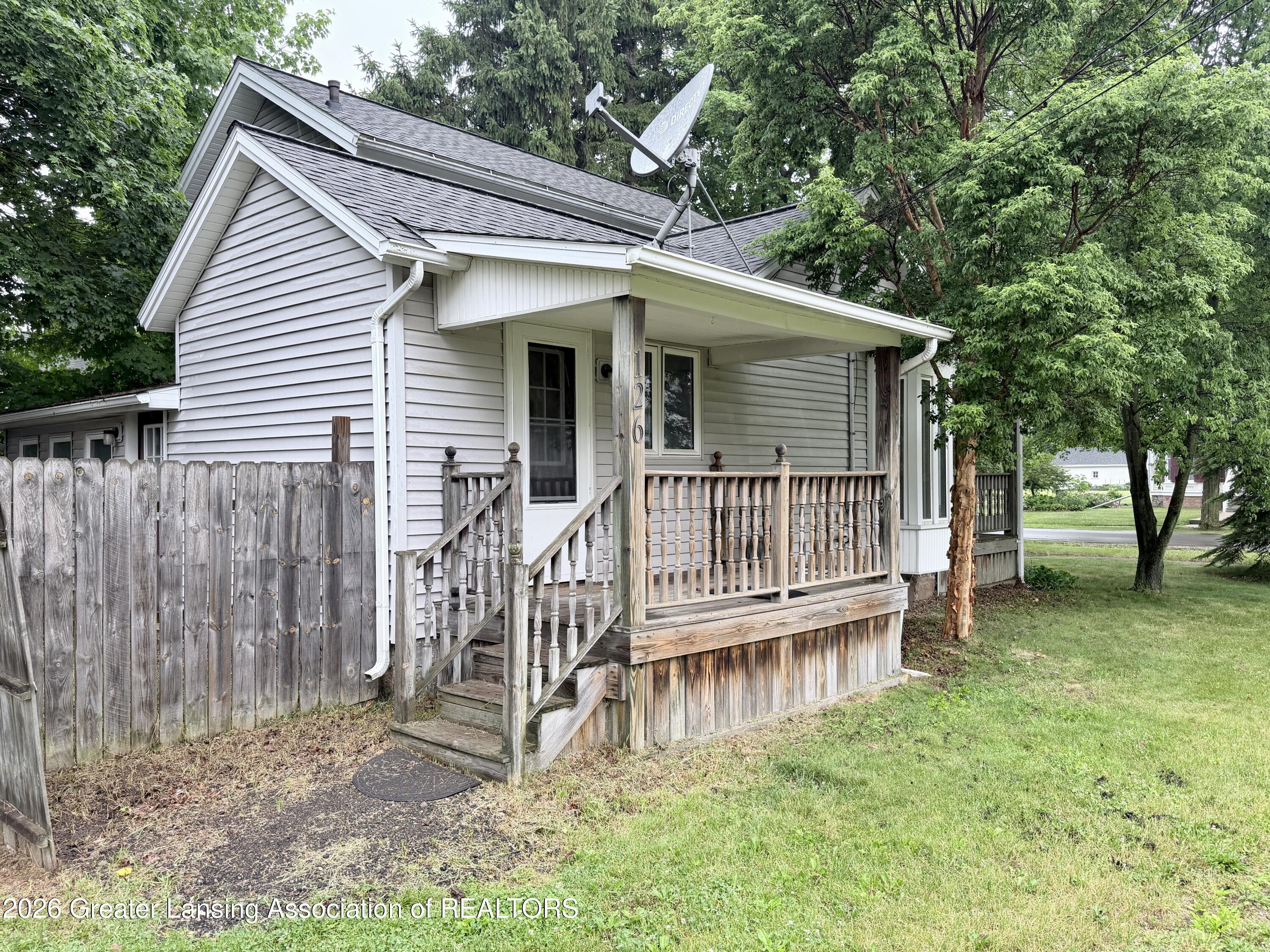 126 East 1st Street Perry, MI 48872 - Photo 2 of 25 IMG_7608