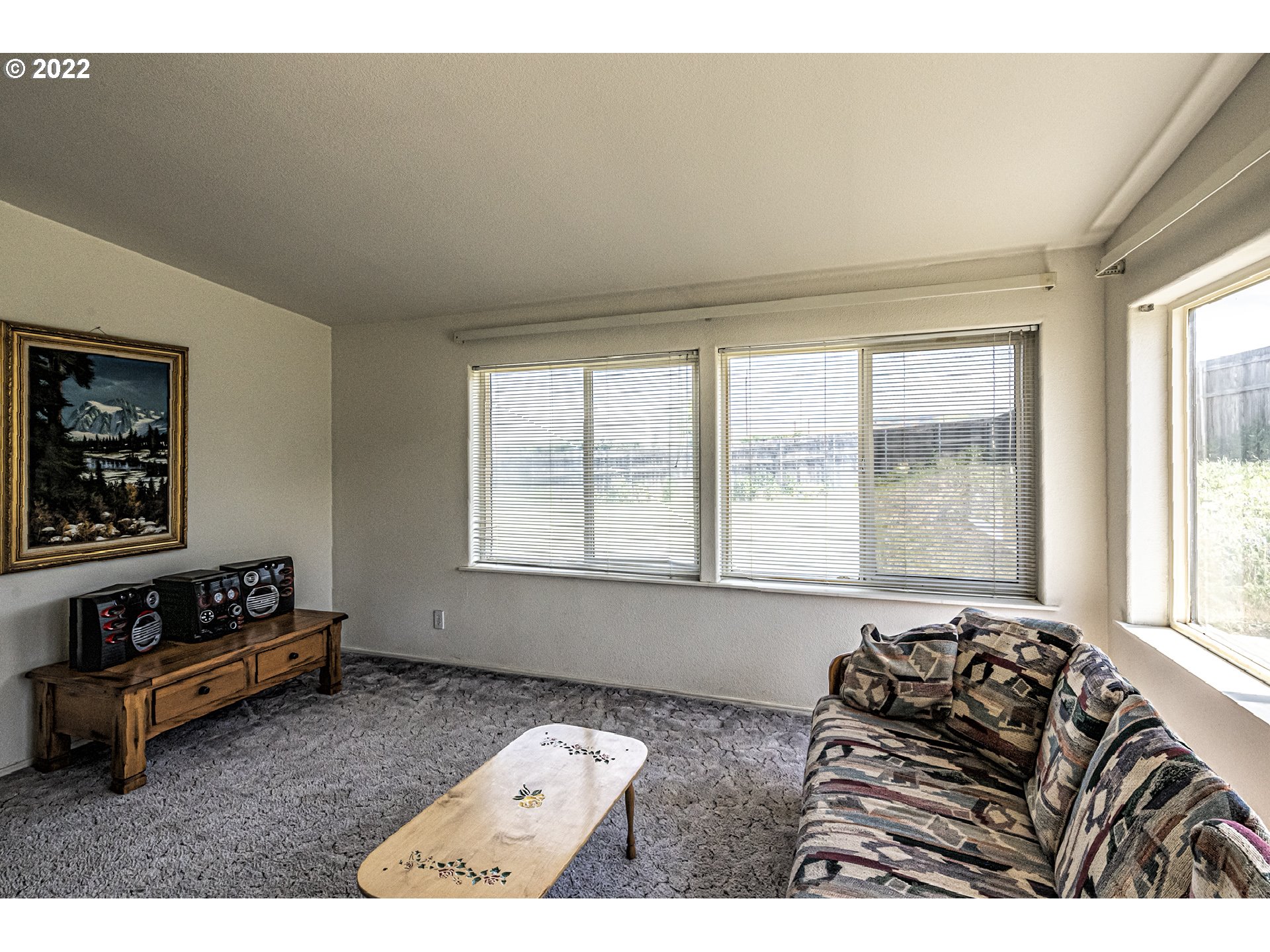 83007 County 643 Road Milton Freewater, OR 97862 - Photo 15 of 22 a living room with furniture and a window