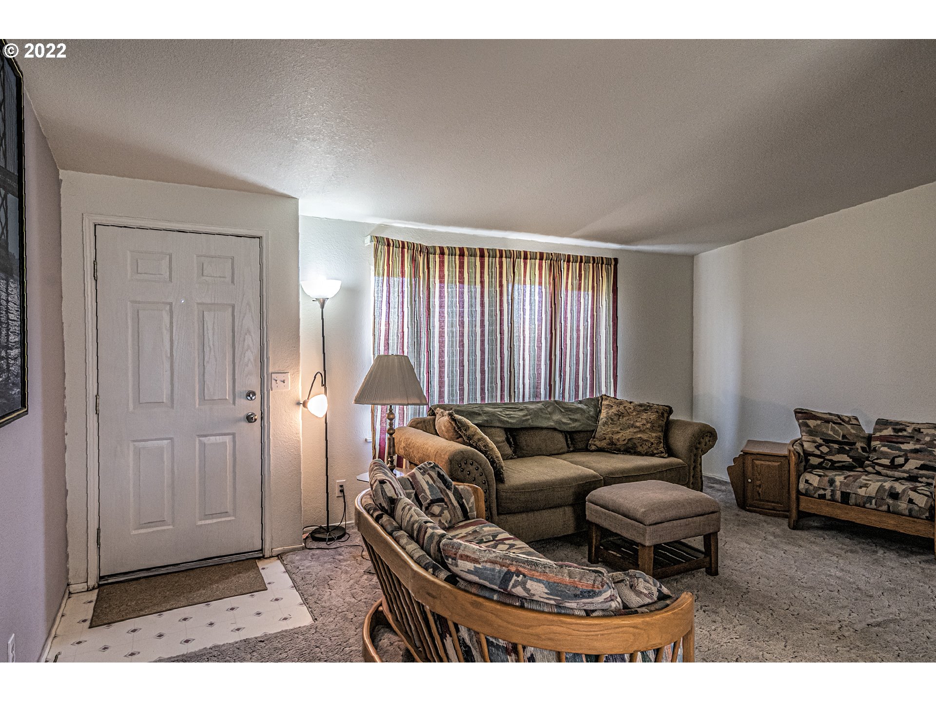83007 County 643 Road Milton Freewater, OR 97862 - Photo 2 of 22 a living room with furniture and a window