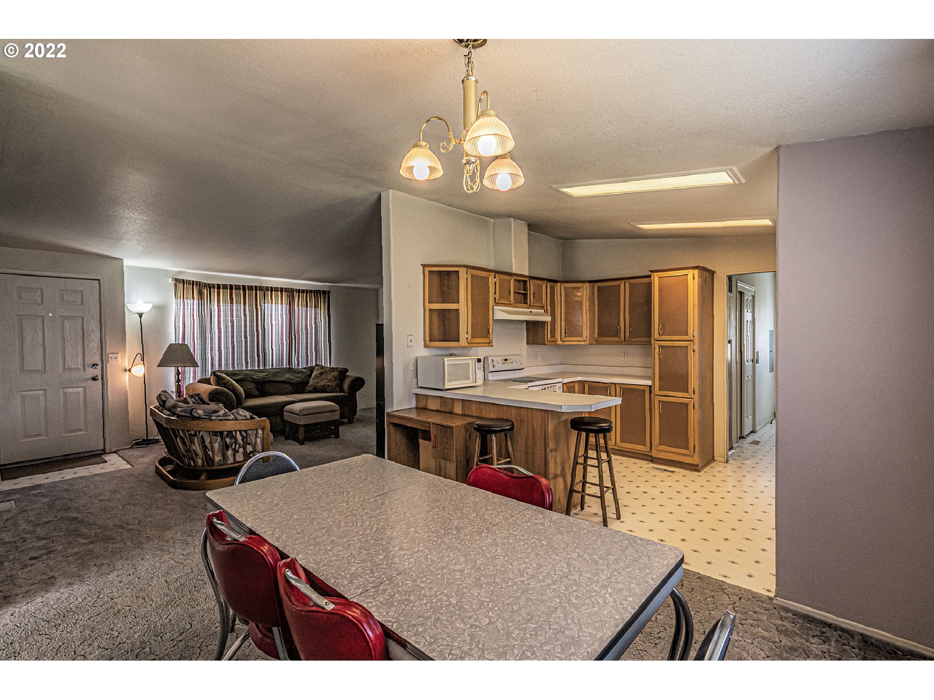 83007 County 643 Road Milton Freewater, OR 97862 - Photo 4 of 22 a living room with stainless steel appliances kitchen island granite countertop furniture and a kitchen view