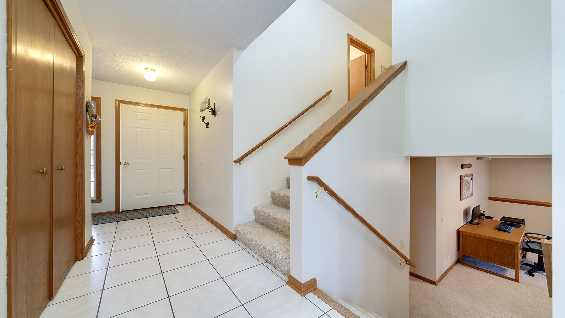13116 Springhill Drive Winnebago, IL 61088 - Photo 6 of 50 a view of an entryway with stairs
