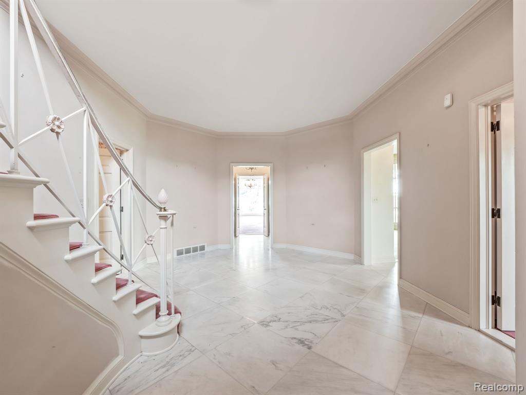 475 Lake Shore Road Grosse Pointe Farms, MI 48236 - Photo 5 of 44