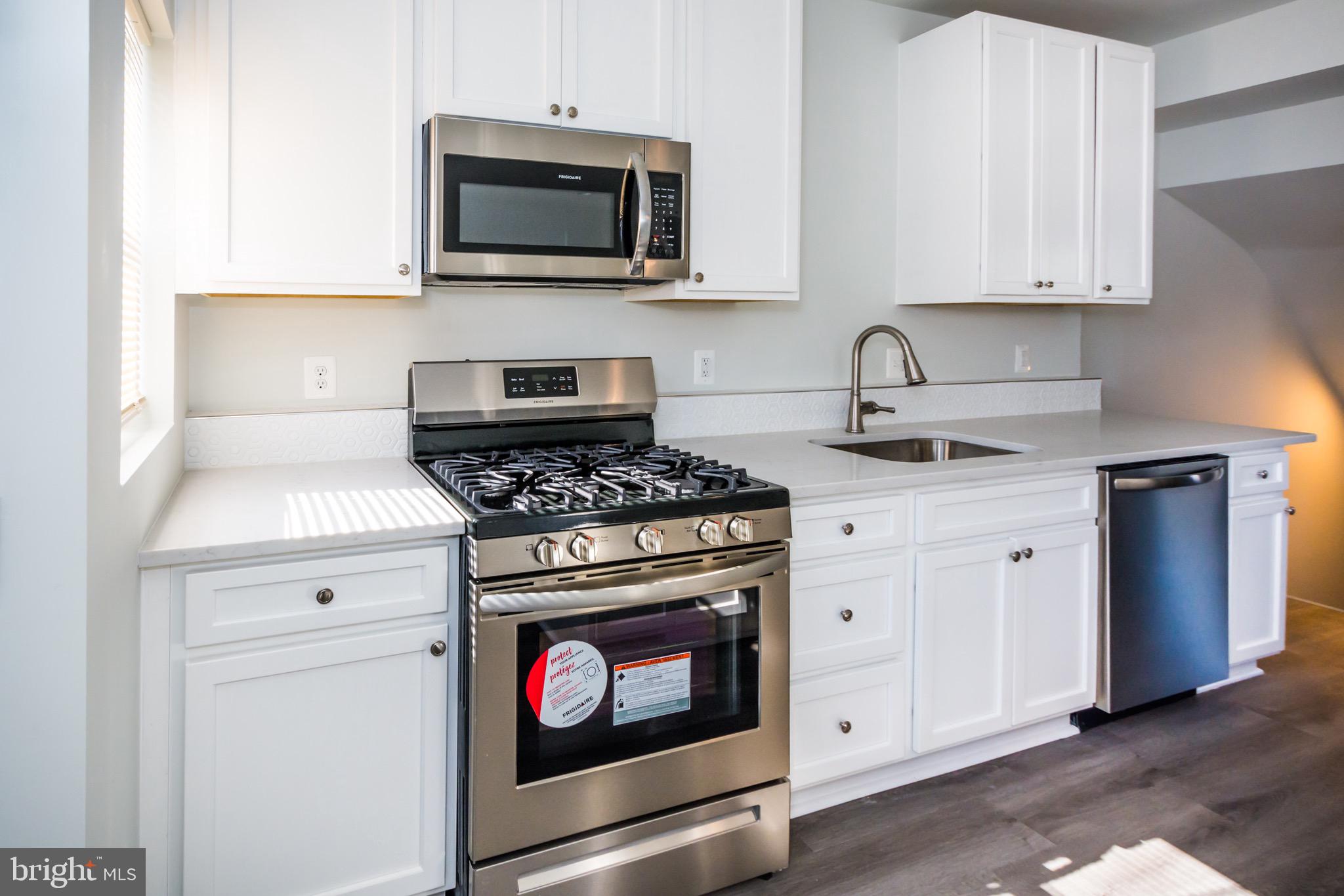 4103 Roland View Avenue Baltimore, MD 21215 - Photo 8 of 25 5 Burner Stainless Stove