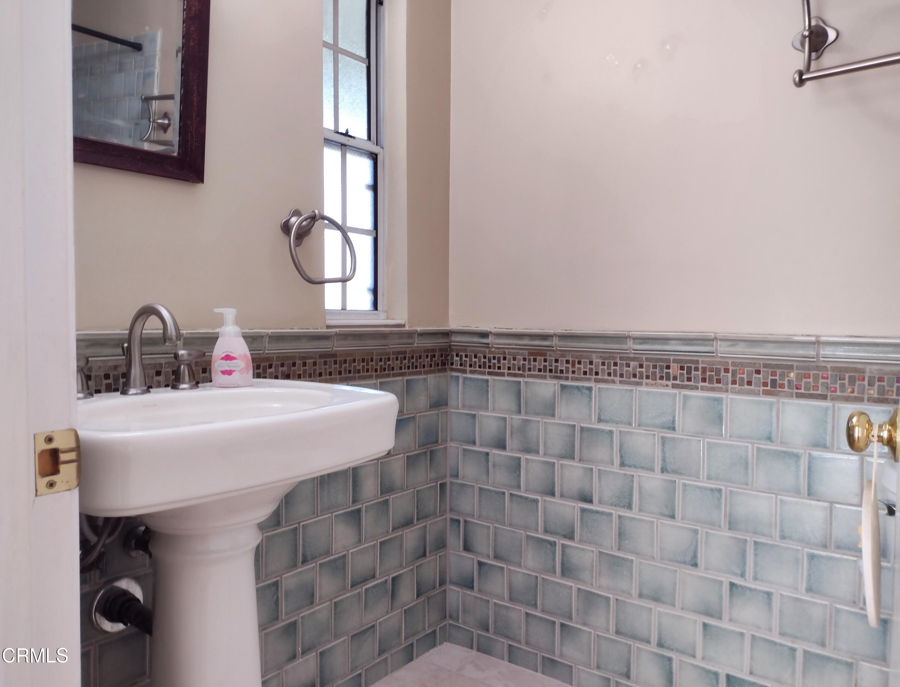 5928 Palomar Circle Camarillo, CA 93012 - Photo 22 of 33 a bathroom with a sink and a mirror