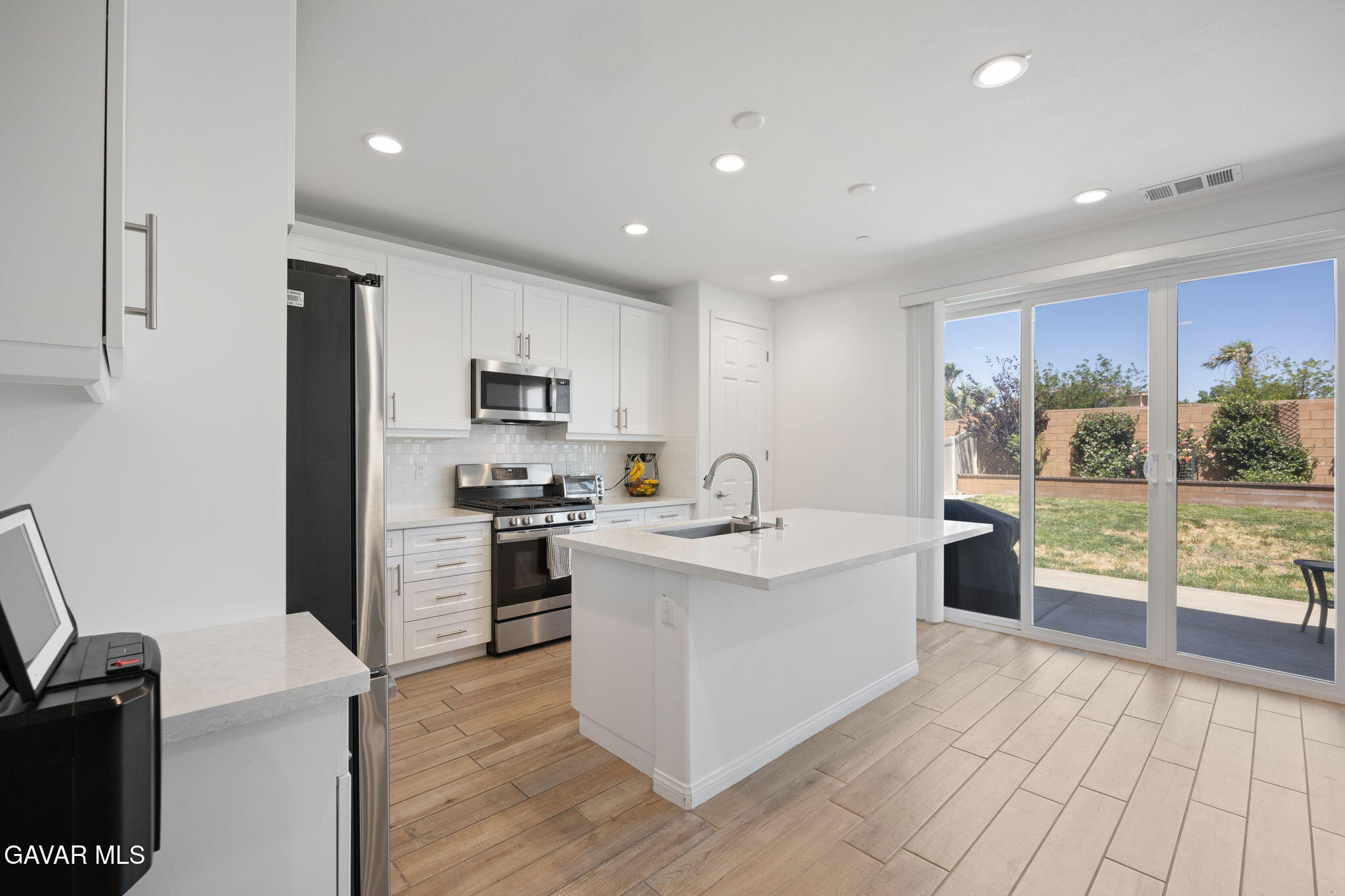 43864 Hampton Street Lancaster, CA 93536 - Photo 10 of 25 10-web-or-mls-IMG_9378