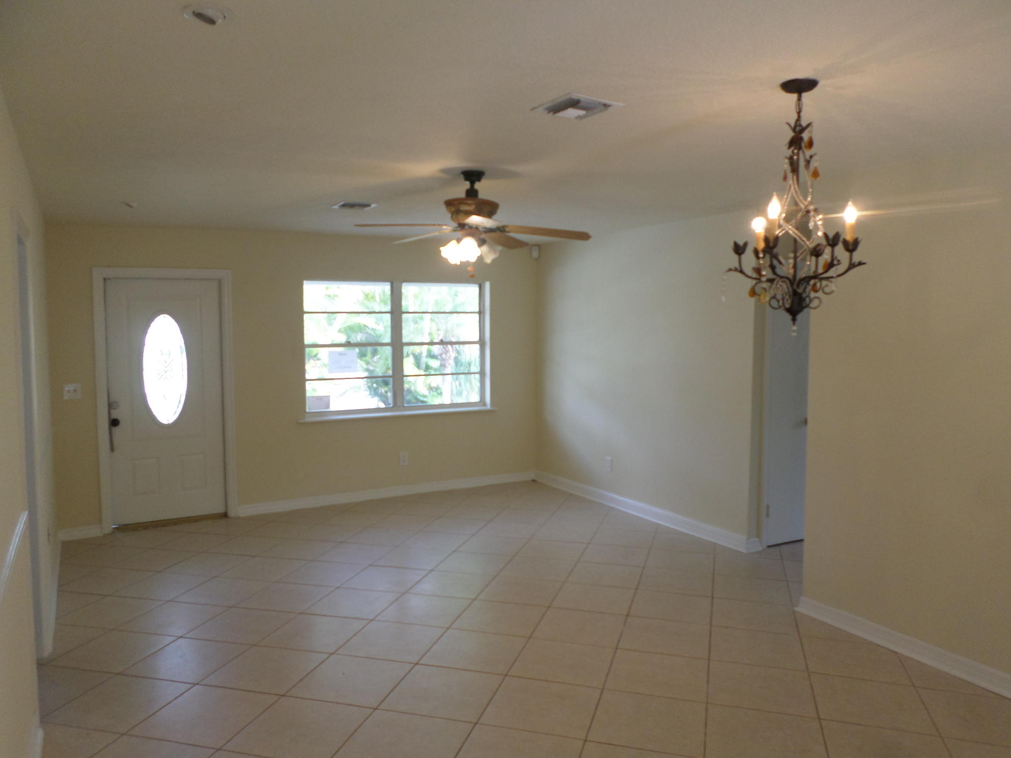 266 Akron Road Lake Worth, FL 33467 - Photo 12 of 14 Living Room.JPG