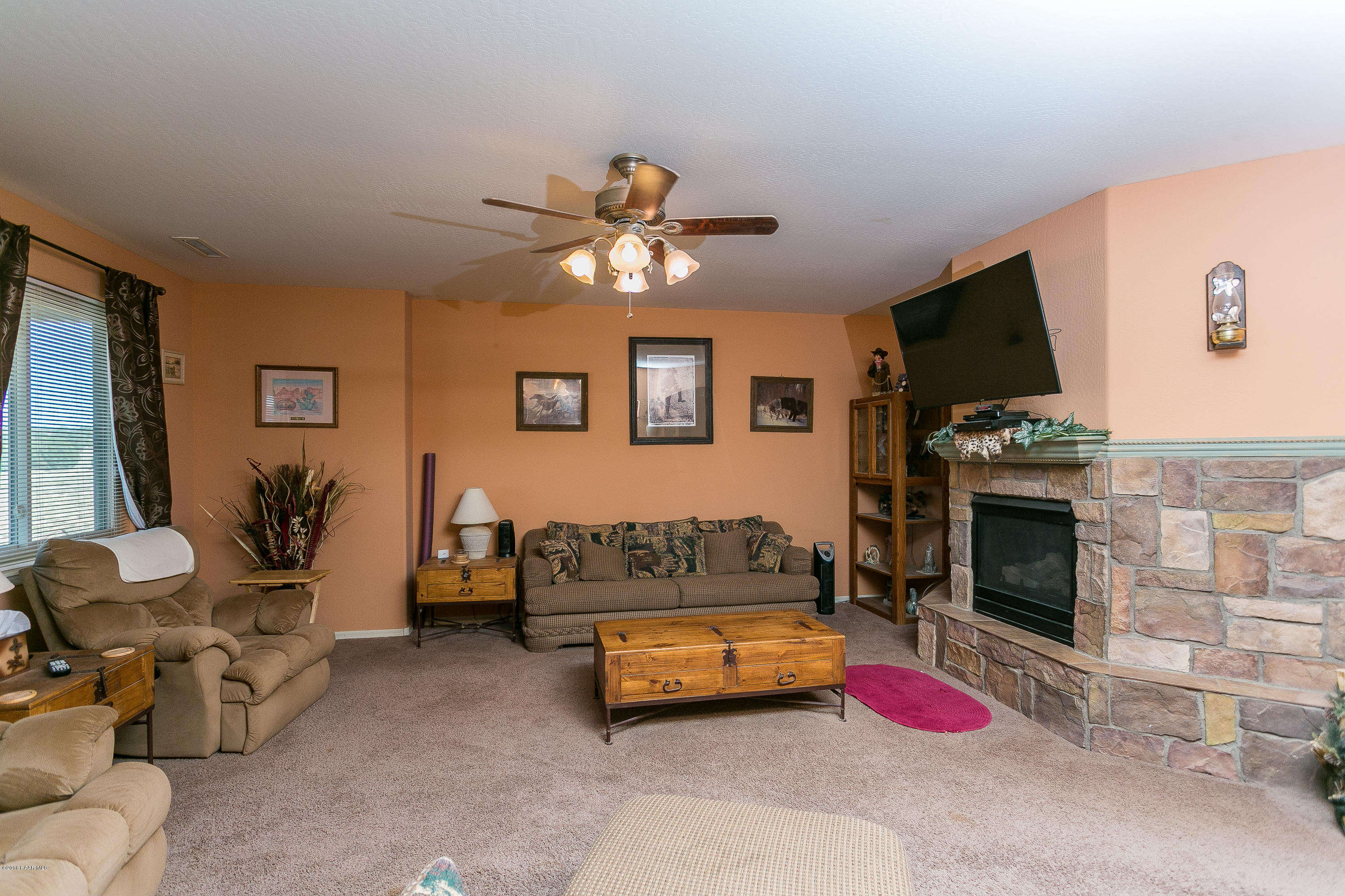 1175 East Cougar Ridge Road Paulden, AZ 86334 - Photo 3 of 23 004_Great Room