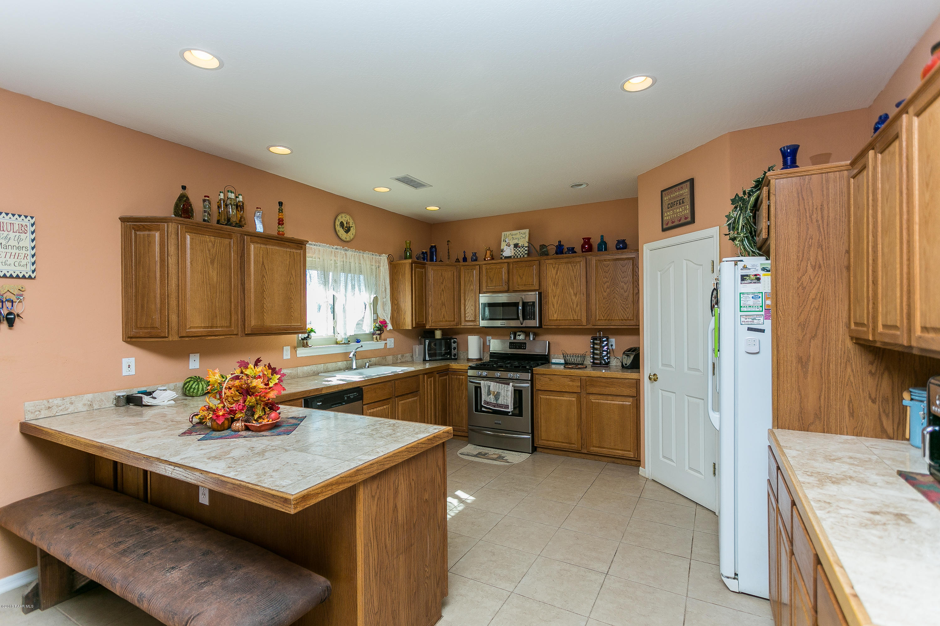 1175 East Cougar Ridge Road Paulden, AZ 86334 - Photo 6 of 23 008_Kitchen