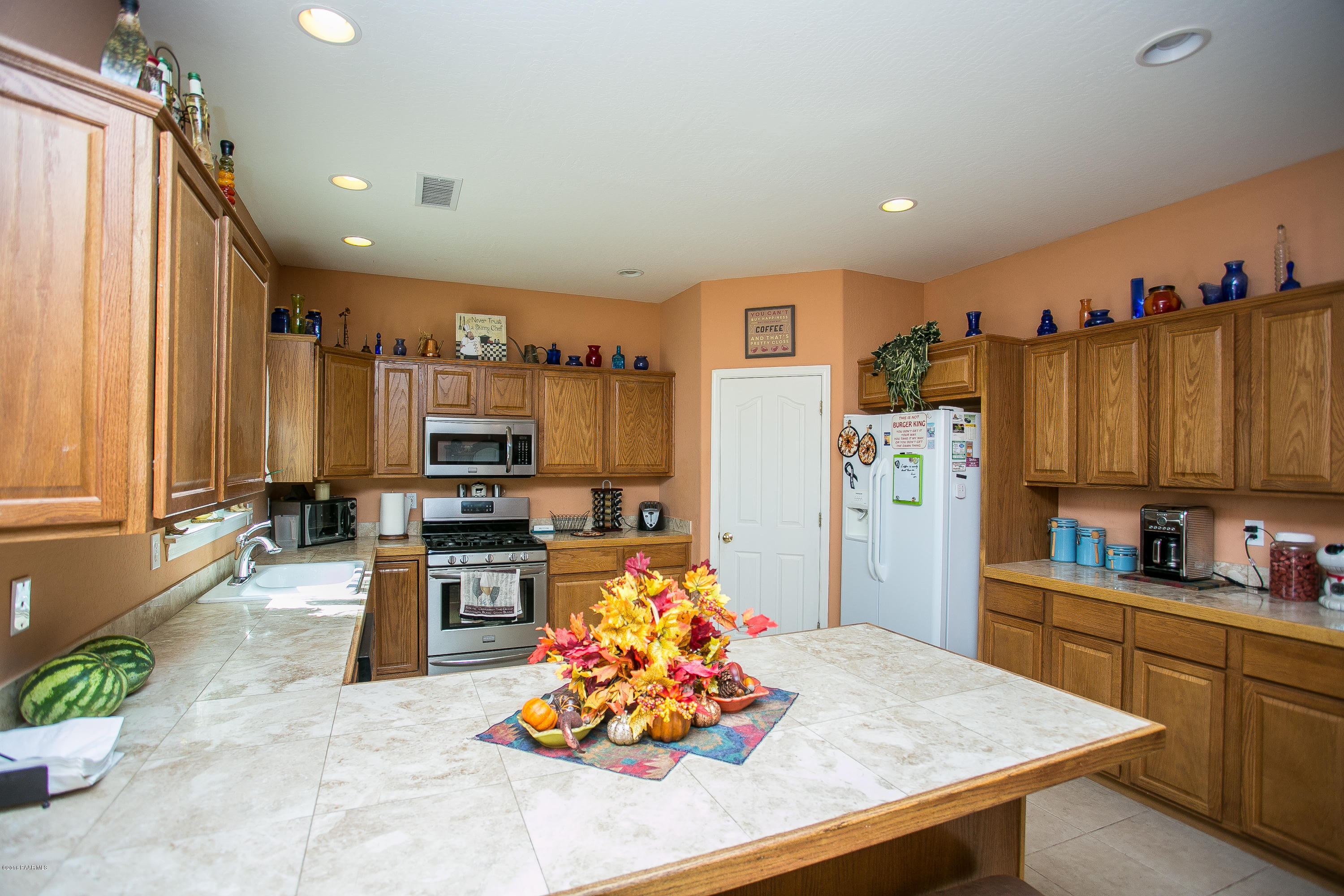 1175 East Cougar Ridge Road Paulden, AZ 86334 - Photo 7 of 23 009_Kitchen