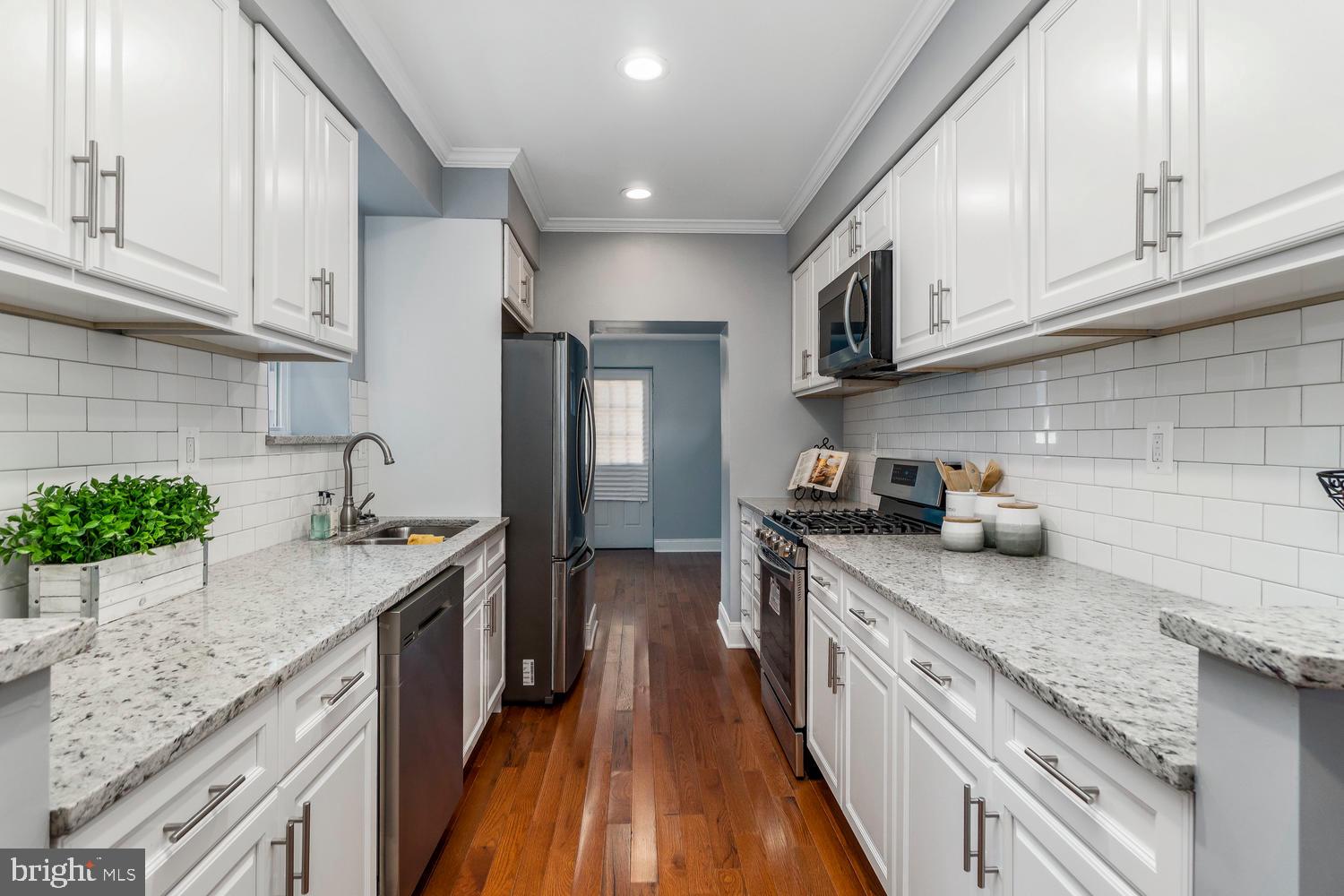 3922 Colborne Road Baltimore, MD 21229 - Photo 8 of 32