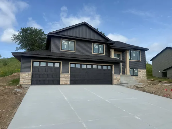 $459,900 | 610 Mulligan Drive, Zumbrota, MN 55992