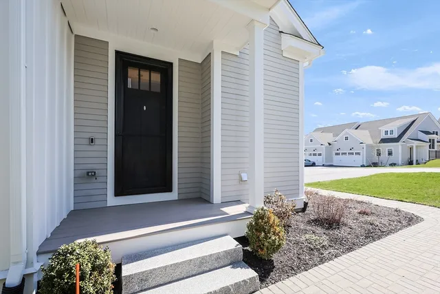 $879,000 | 13 Birkdale Lane, Unit 13, Hopkinton, MA 01748