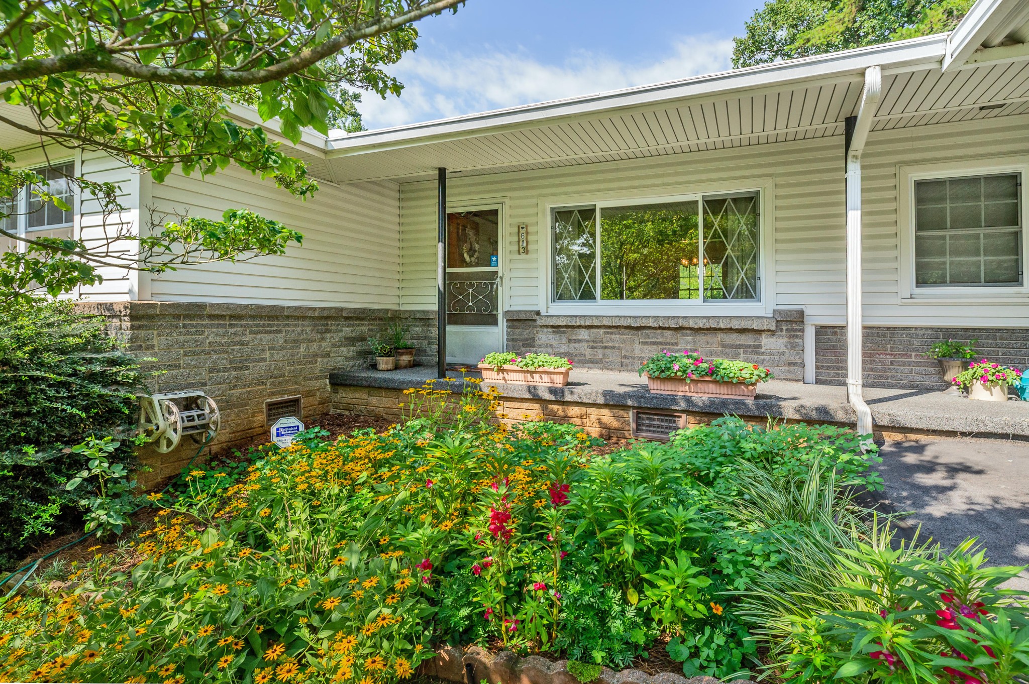 613 Forest View Road Knoxville, TN 37919 - Photo 2 of 33 Gallery Image 2