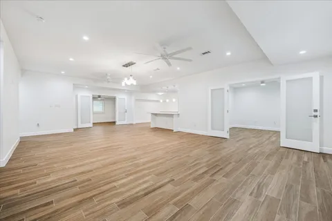 a view of a back yard