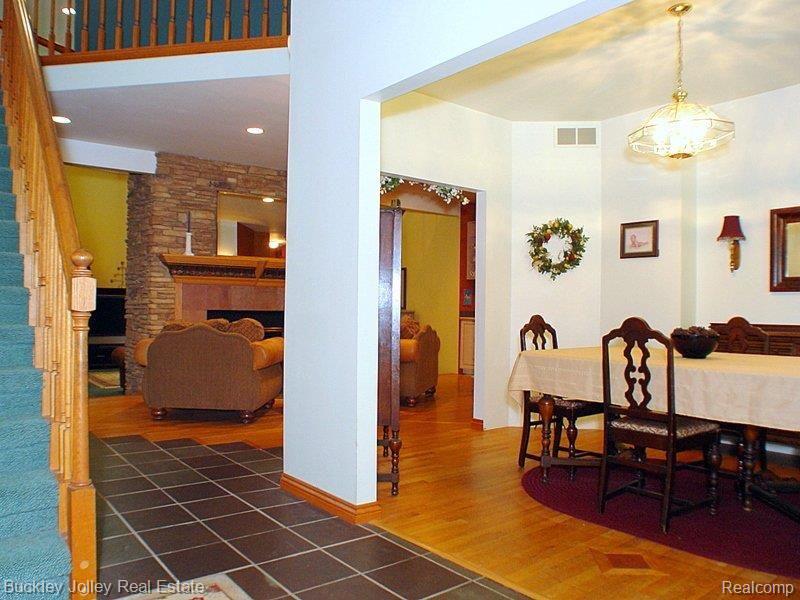 10202 Hyne Road Brighton, MI 48114 - Photo 6 of 21 Entry View