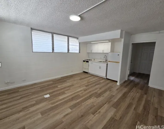 $1,832 | 426 Nāmāhana Street, Unit 501, Honolulu, HI 96815