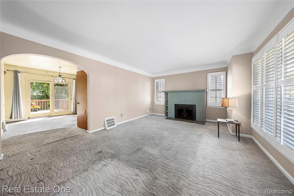 2209 Ridgemont Road Grosse Pointe Woods, MI 48236 - Photo 6 of 44