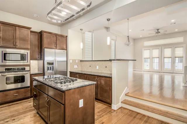 $2,650 | 5227 Lillian Street, Houston, TX 77007