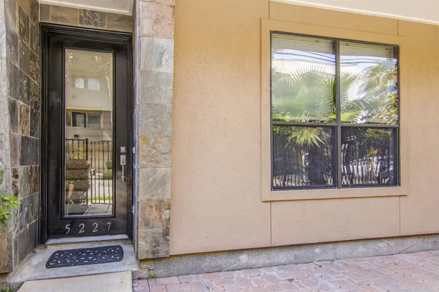 $2,650 | 5227 Lillian Street, Houston, TX 77007