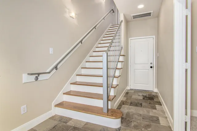 $2,650 | 5227 Lillian Street, Houston, TX 77007