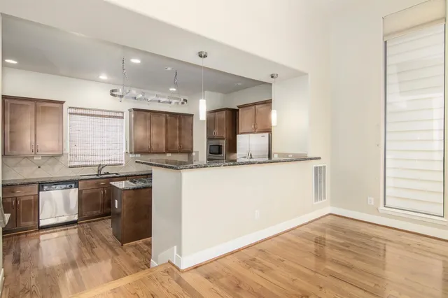 $2,650 | 5227 Lillian Street, Houston, TX 77007