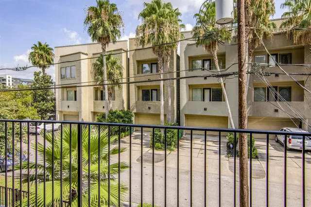 $2,650 | 5227 Lillian Street, Houston, TX 77007