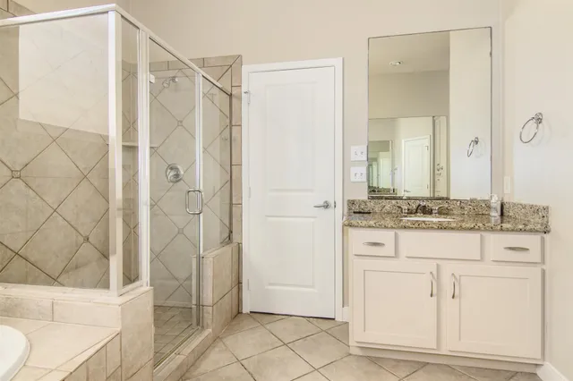 $2,650 | 5227 Lillian Street, Houston, TX 77007