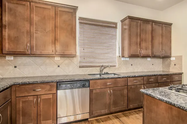 $2,650 | 5227 Lillian Street, Houston, TX 77007