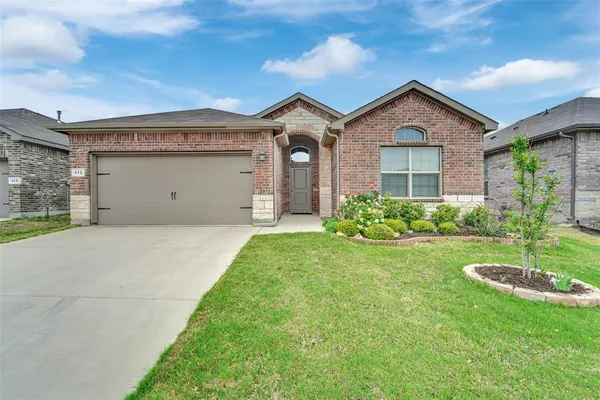$2,300 | 312 Youngblood Lane, Fort Worth, TX 76131