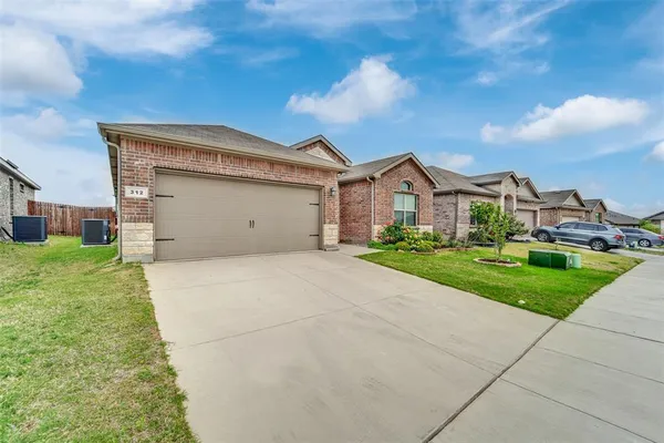 $2,300 | 312 Youngblood Lane, Fort Worth, TX 76131