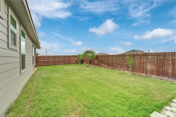 $2,300 | 312 Youngblood Lane, Fort Worth, TX 76131