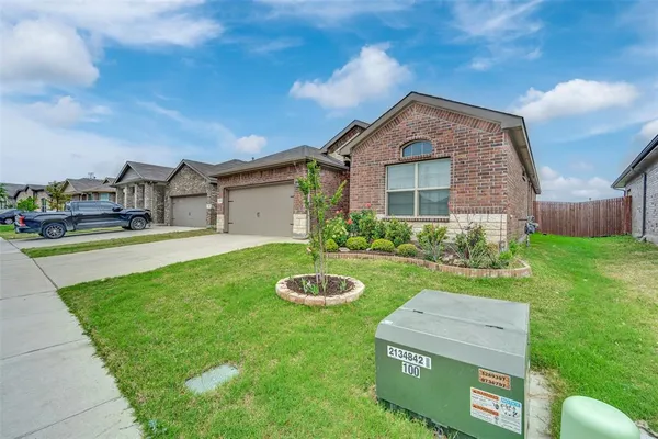 $2,300 | 312 Youngblood Lane, Fort Worth, TX 76131