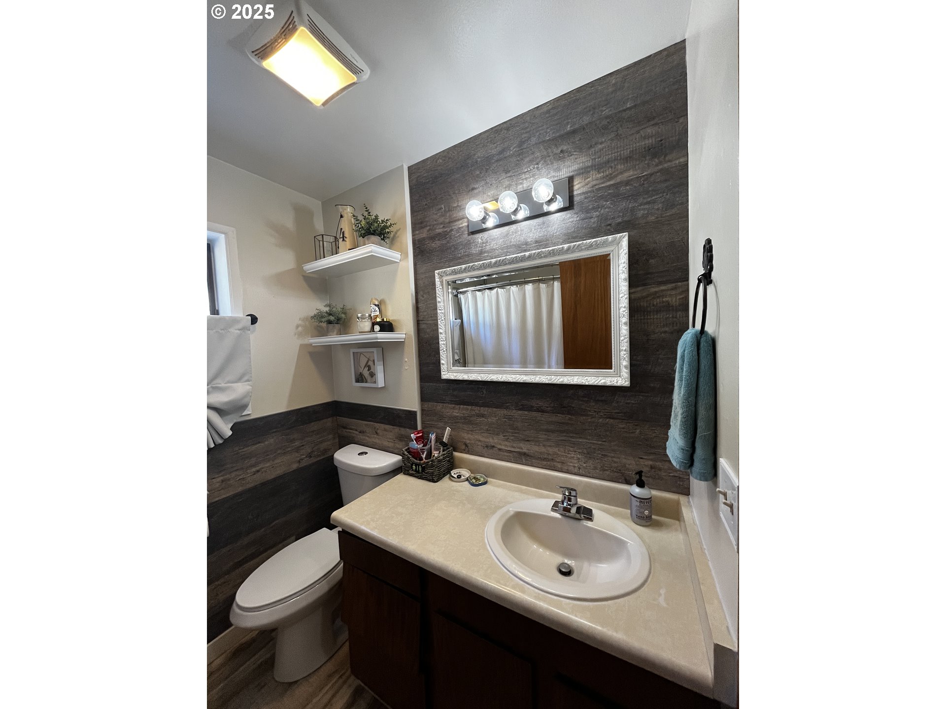 475 Burnham Avenue Maupin, OR 97037 - Photo 11 of 27
