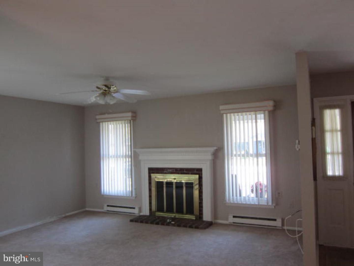 9 Ingham Way Southampton, NJ 08088 - Photo 6 of 23 Living Room
