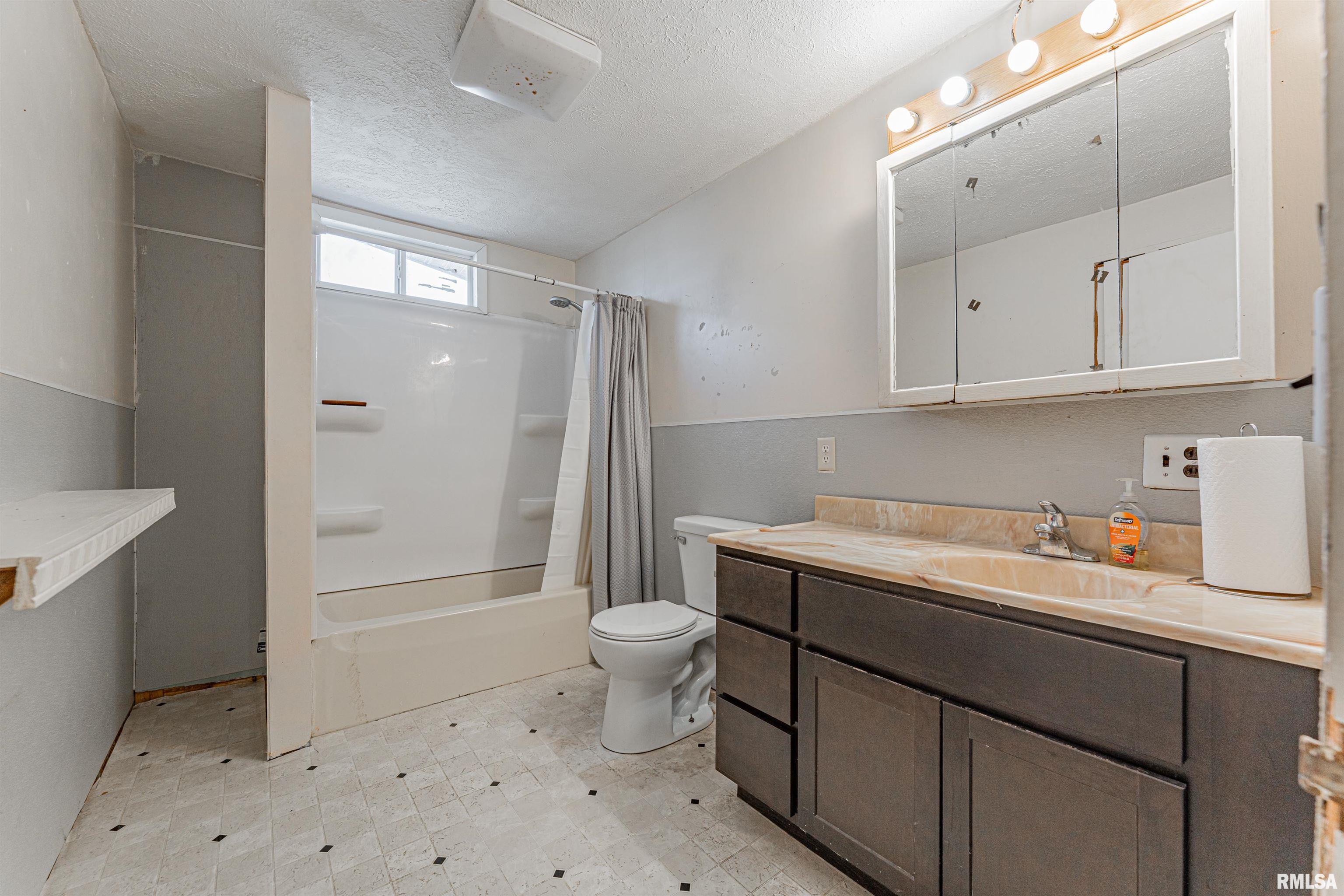 300 Clinton Street Middletown, IL 62666 - Photo 17 of 31