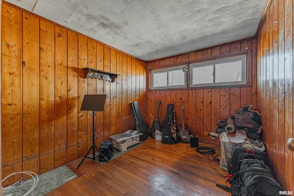 $159,000 | 300 Clinton Street, Middletown, IL 62666