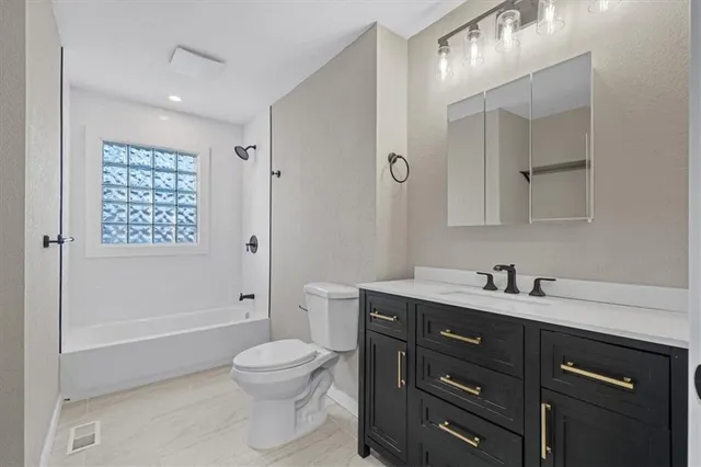 $229,000 | 1602 South Queen Ridge Way, Independence, MO 64050